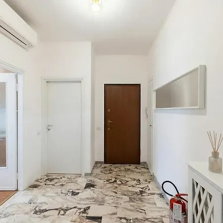 Spacious Modern Ac Close To Metro Apartamento Milão