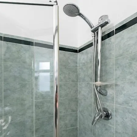 Spacious Modern Ac Close To Metro Milão